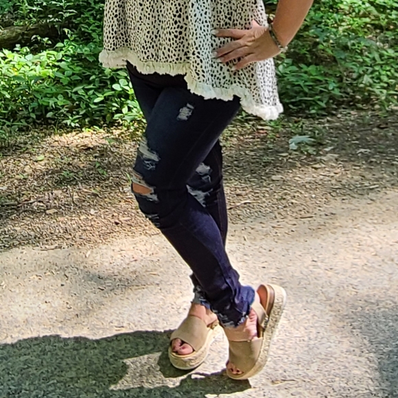 Umgee NWT High Rise Distressed Stretch Skinny Jean - Picture 2 of 9